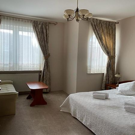 Hotel Alexandra Pobiedziska Extérieur photo