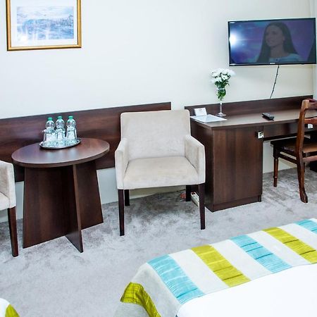 Hotel Alexandra Pobiedziska Extérieur photo
