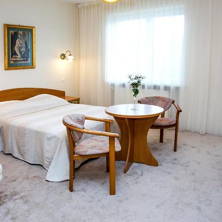Hotel Alexandra Pobiedziska Extérieur photo