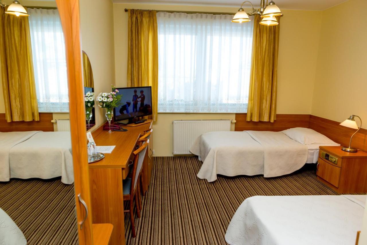 Hotel Alexandra Pobiedziska Extérieur photo