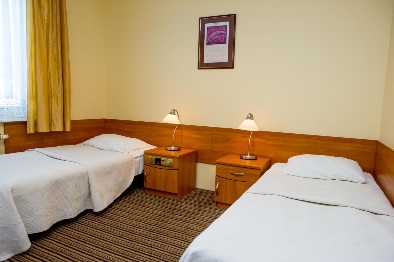 Hotel Alexandra Pobiedziska Extérieur photo