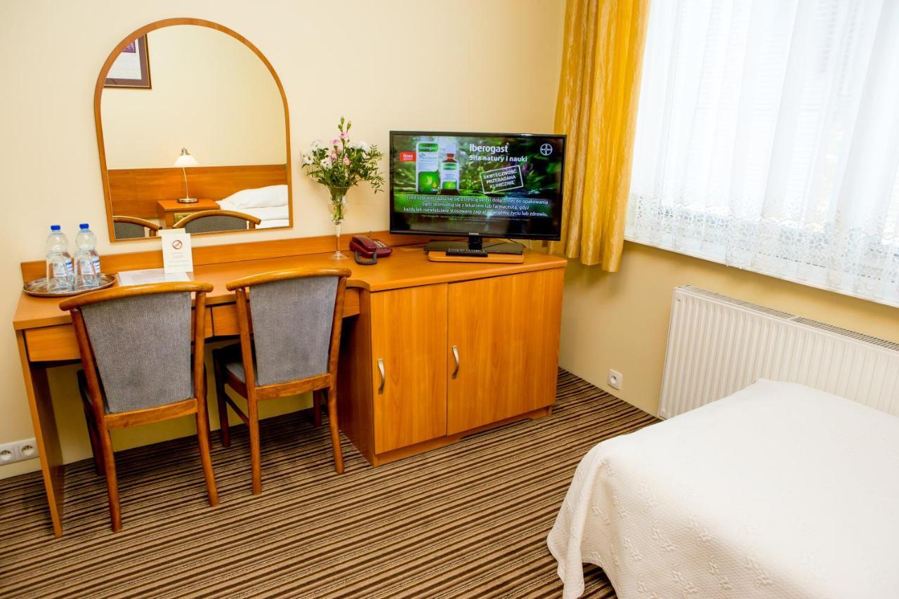 Hotel Alexandra Pobiedziska Extérieur photo