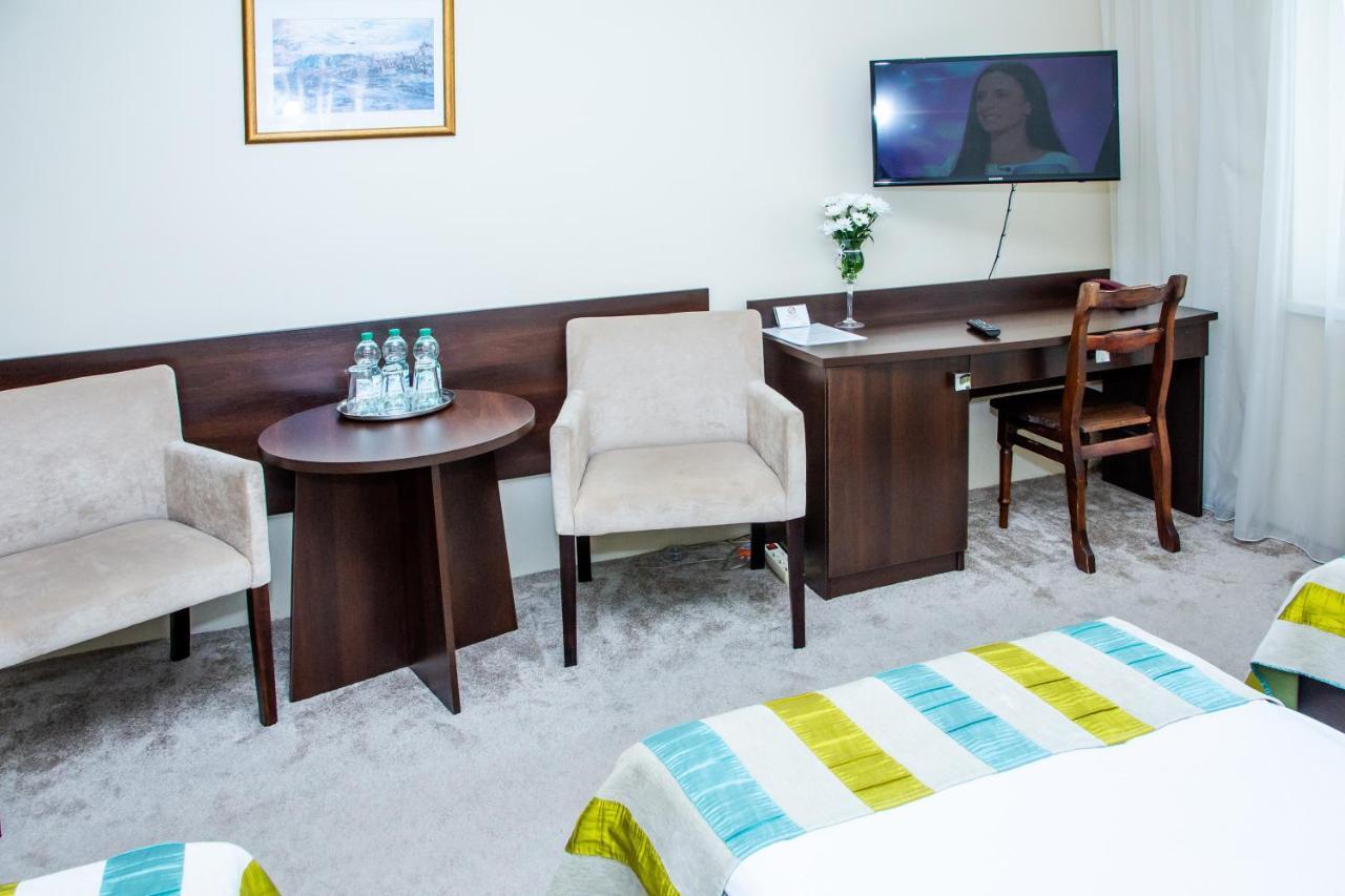 Hotel Alexandra Pobiedziska Extérieur photo