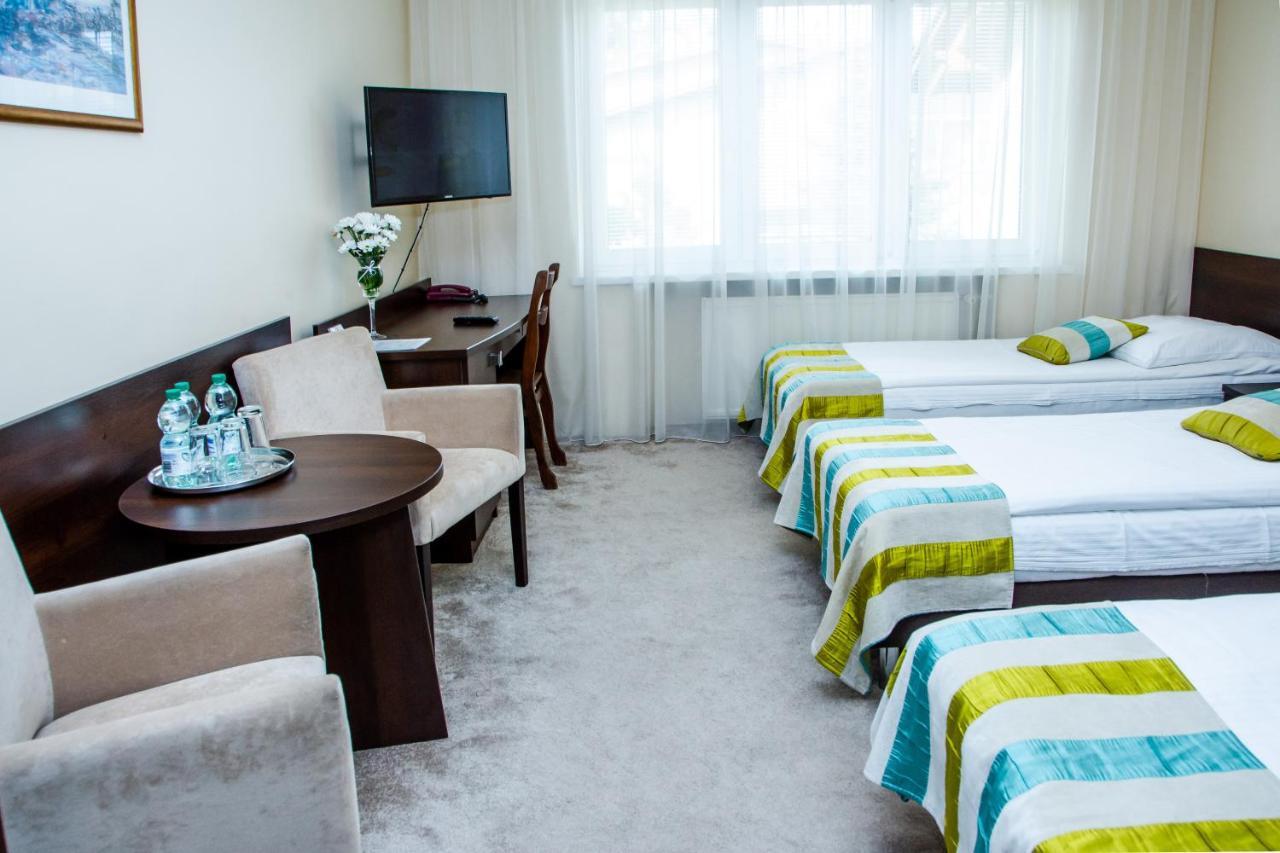 Hotel Alexandra Pobiedziska Extérieur photo
