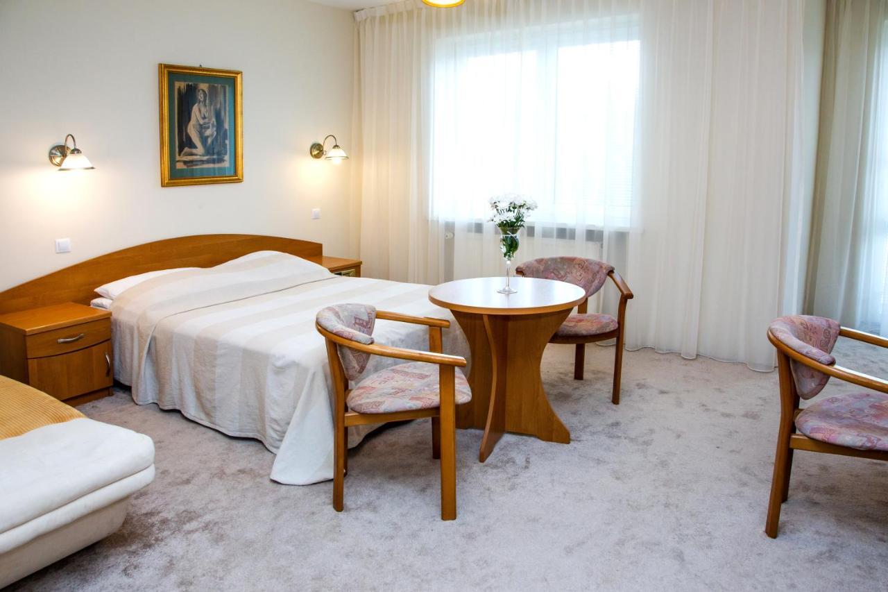 Hotel Alexandra Pobiedziska Extérieur photo